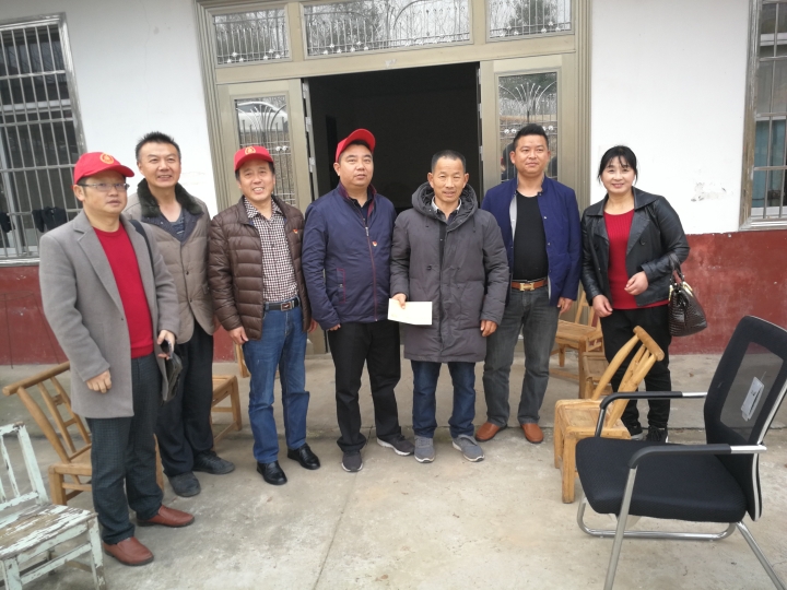 图二、市气象局主要负责人李东阳走访慰问安乡县官当镇计生帮扶对象.jpg