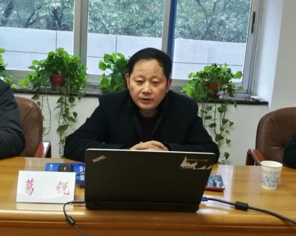 葛锐同志结合导学《习近平新时代中国特色社会主义思想三十讲》开展宣讲.jpg
