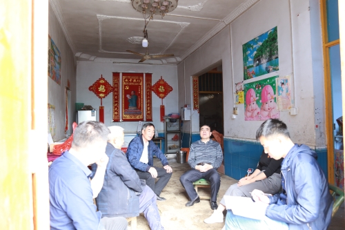 市公共资源交易中心党组书记贺圣国带队走访帮扶点村 (1).JPG