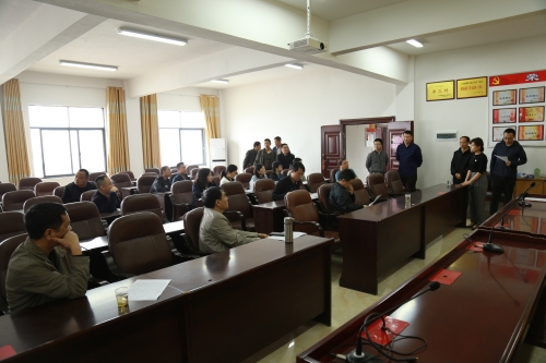 市公共资源交易中心党组书记贺圣国带队走访帮扶点村 (2).JPG