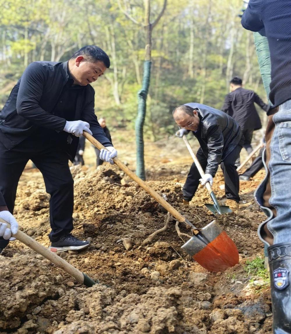 万长华书记