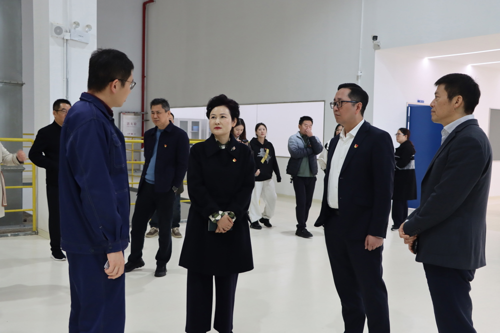 D:/Users/Administrator/Desktop/洞庭药业原料药国际化产业基地201车间参观4.jpg洞庭药业原料药国际化产业基地201车间参观4