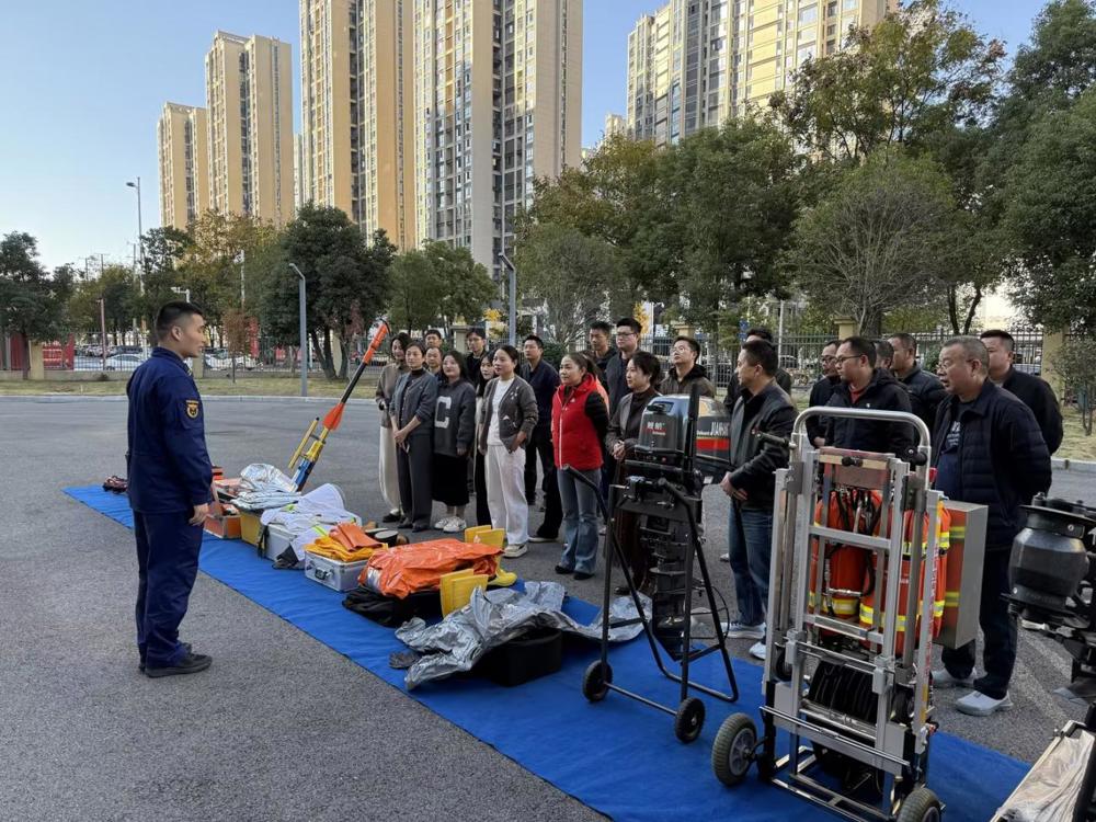 0376972c-be4a-41be-9d77-54a02c24f68d