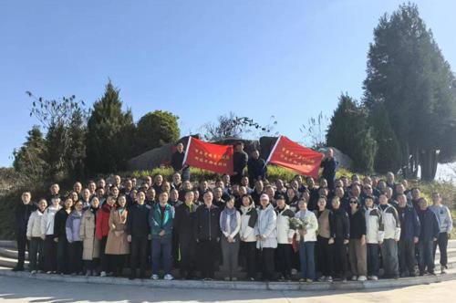 追随“与民共富”足迹 淬炼为民服务初心  —常德市委党校104、105期科干班学员赴石门县薛家村开展党性教育现场教学侧记